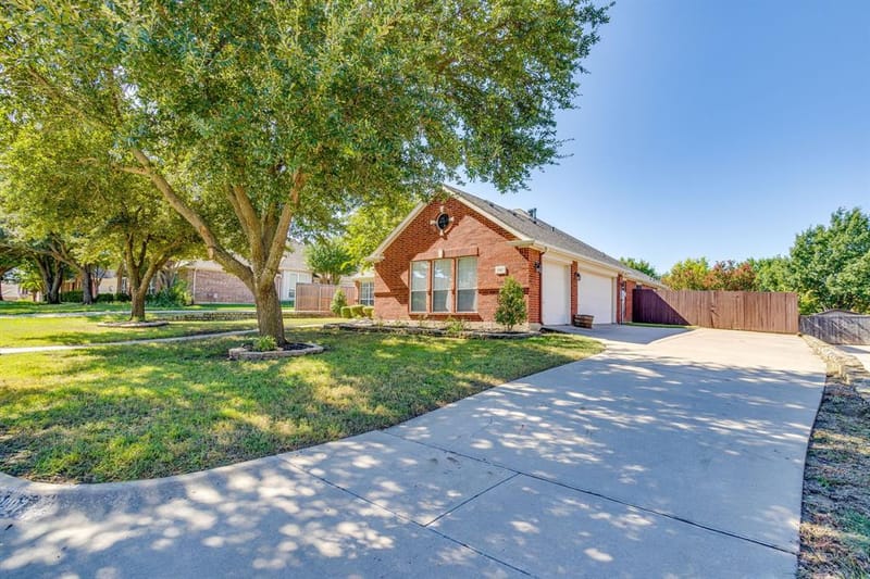 2907 Saint Maria Drive, Mansfield TX 76063 - Photo 3
