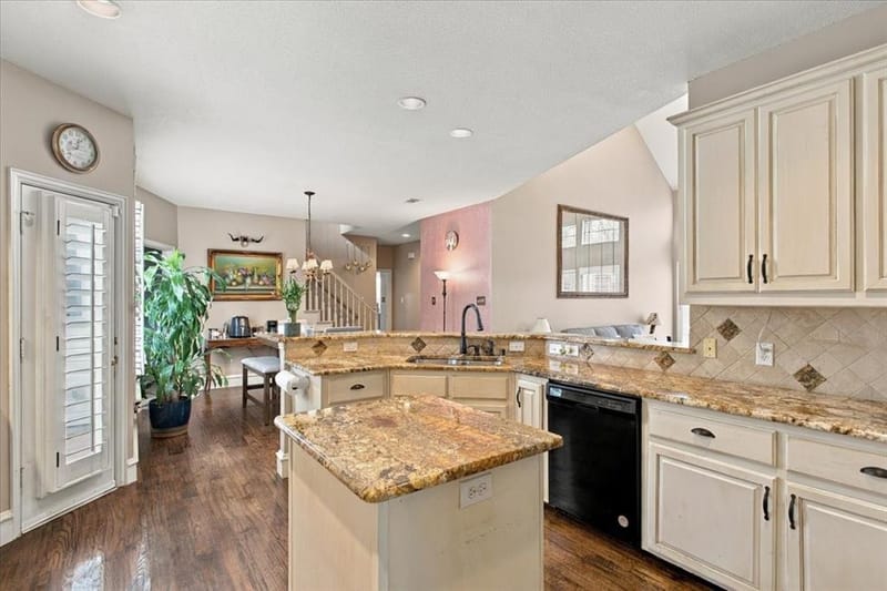 9205 Cedardale Drive, Plano TX 75025 - Photo 11
