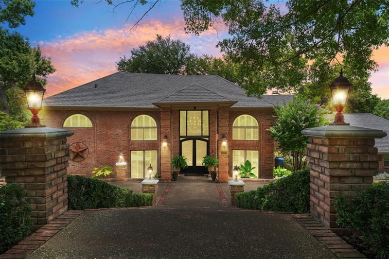 401 Canyon Creek Trail, Fort Worth TX 76112 - Photo 2