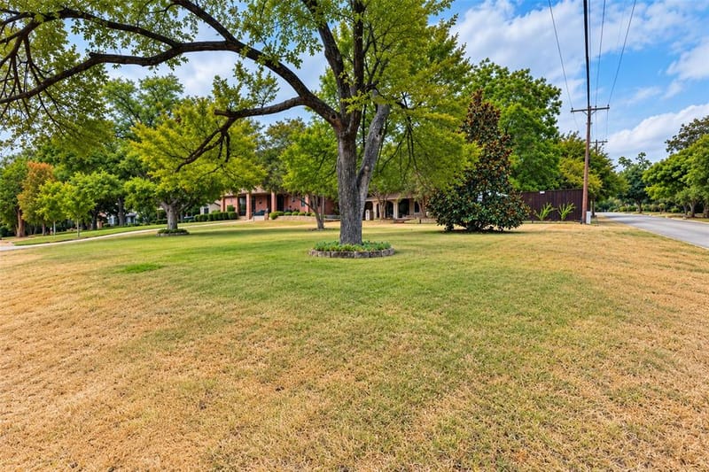 9345 E Lake Highlands Drive, Dallas TX 75218 - Photo 2