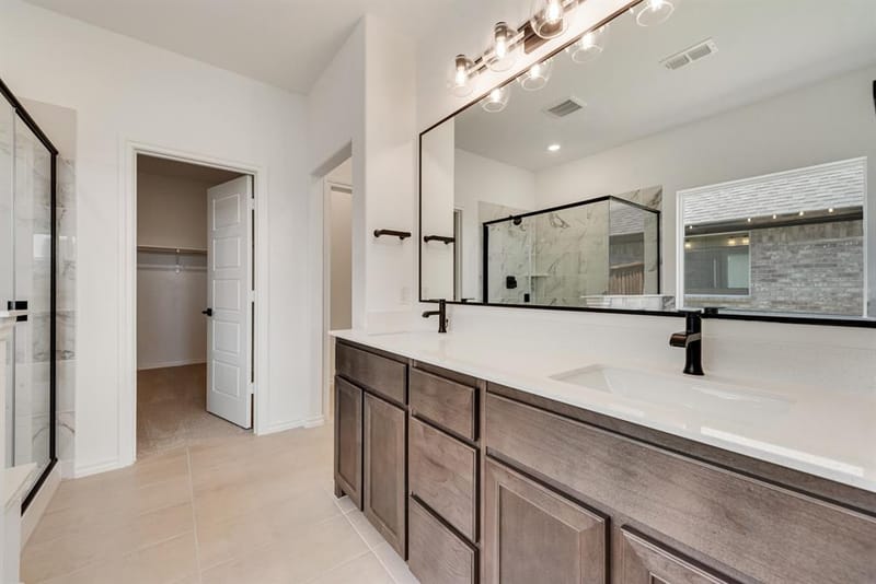 437 Carnero Drive, Granbury TX 76048 - Photo 5