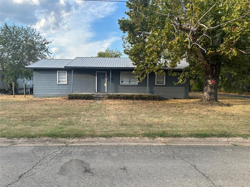 1608 W Kaufman Street, Paris TX 75460