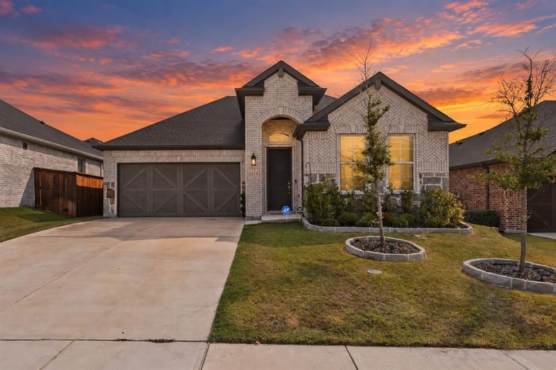 2434 Pebble Bank Lane, Midlothian TX 76065