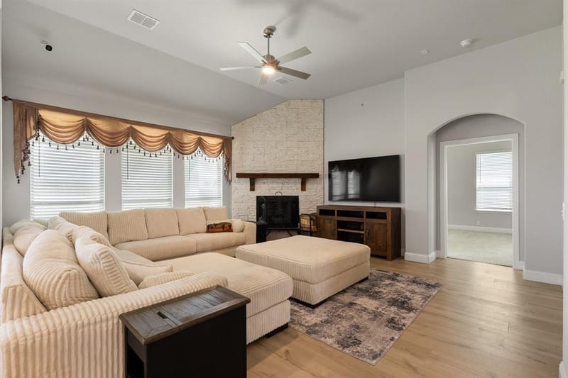 12516 Panther Creek Drive, Godley TX 76044 - Photo 13