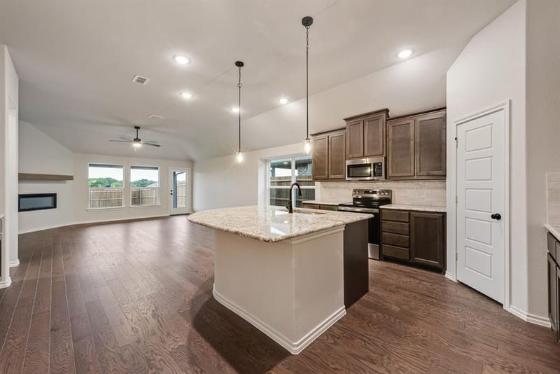 441 Carnero Drive, Granbury TX 76048 - Photo 3