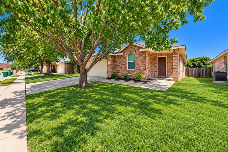 625 Horn Street, Crowley TX 76036 - Photo 2