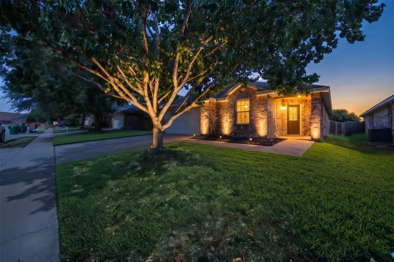 625 Horn Street, Crowley TX 76036 - Photo 32