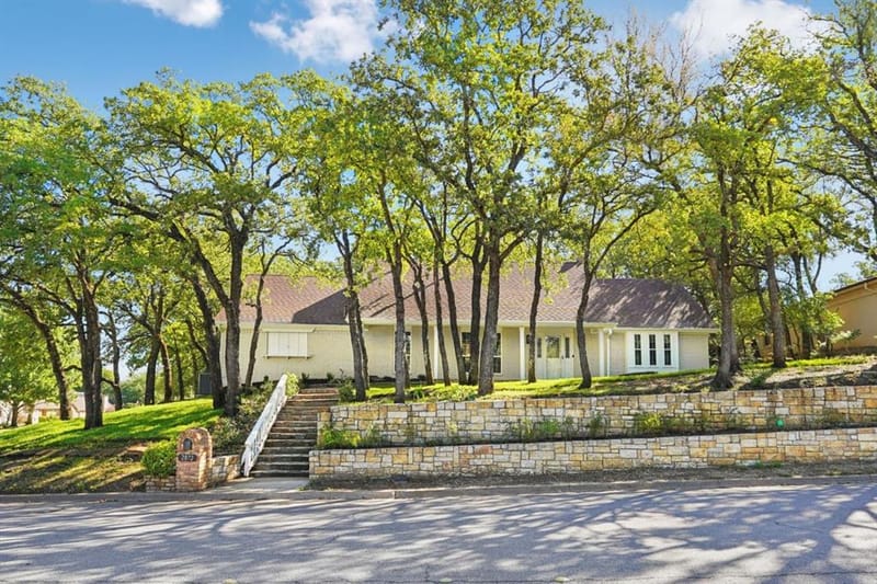 2872 Hurstview Drive, Hurst TX 76054