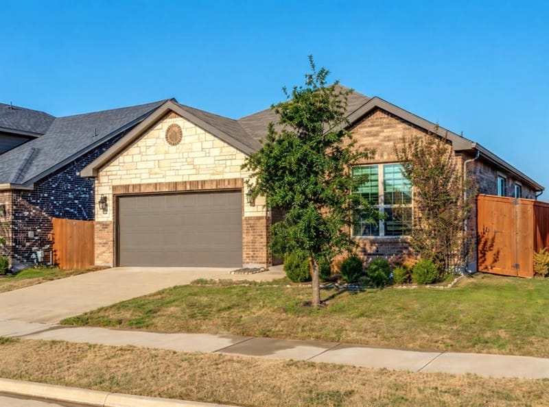3825 S Courtney Court, Heartland TX 75126 - Photo 2