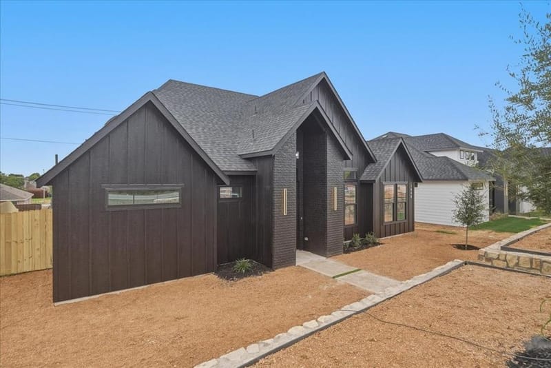 1648 W Wintergreen Road, Lancaster TX 75134 - Photo 3