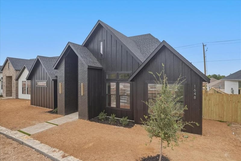 1648 W Wintergreen Road, Lancaster TX 75134 - Photo 4