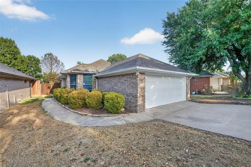 738 Harbour Town Drive, Lake Dallas TX 75065