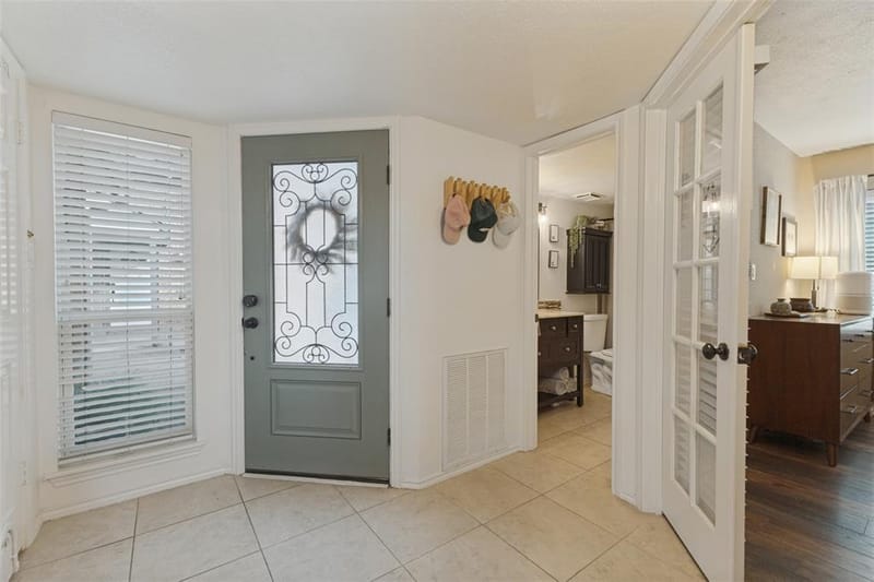 2715 Harbinger Lane, Dallas TX 75287 - Photo 2
