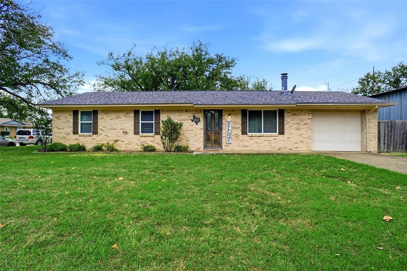803 S 1st Street, Sanger TX 76266 - Photo 2