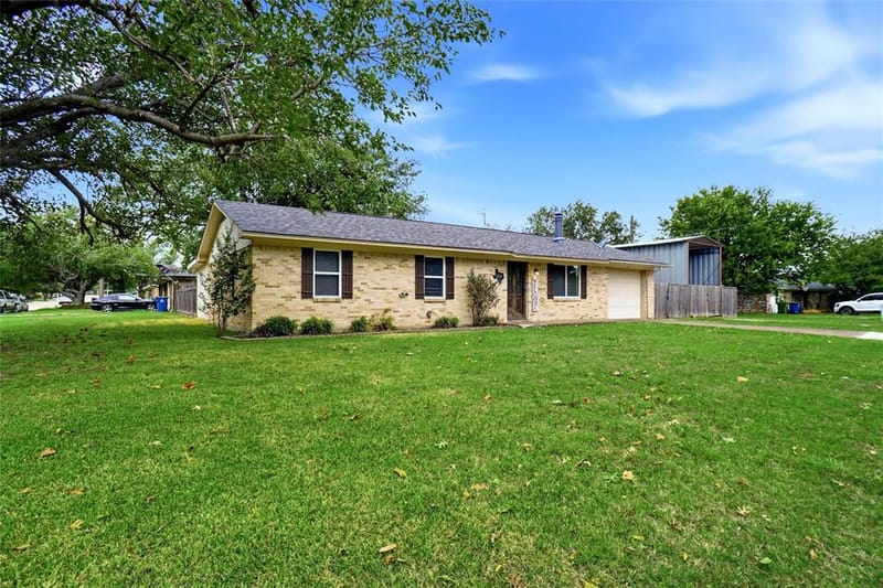 803 S 1st Street, Sanger TX 76266