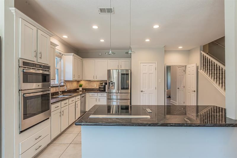 300 Sundance Circle, Irving TX 75063 - Photo 23