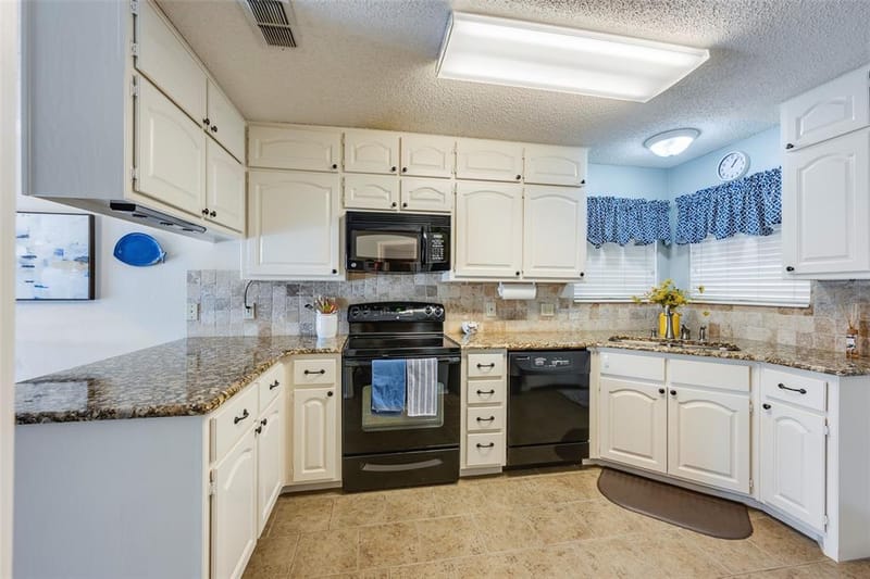5515 Club Cove Court, De Cordova TX 76049 - Photo 15