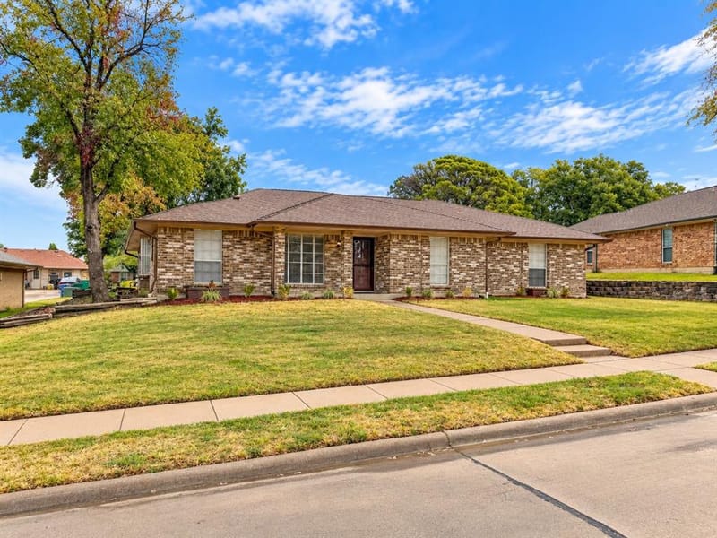 1605 Brighton Drive, Carrollton TX 75007 - Photo 2