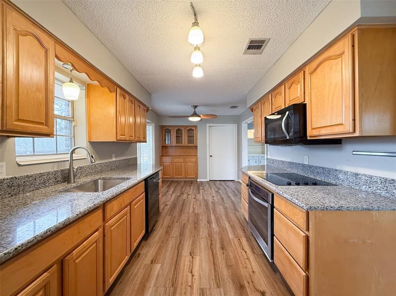 1605 Brighton Drive, Carrollton TX 75007 - Photo 11