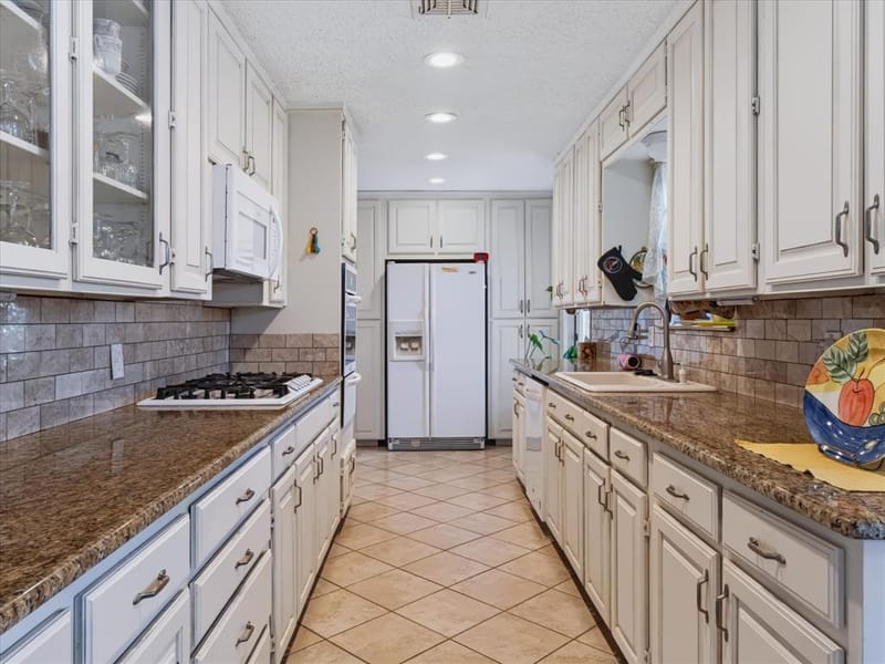 6309 Solona Circle N, Haltom City TX 76117 - Photo 9