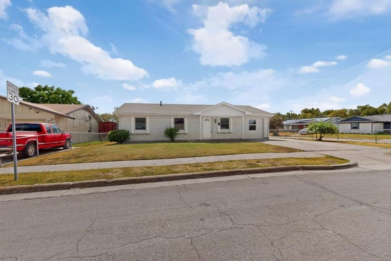 3204 Pacesetter Drive, Dallas TX 75241 - Photo 2