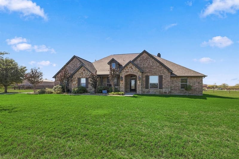 209 Highland Hills Boulevard, Decatur TX 76234 - Photo 2