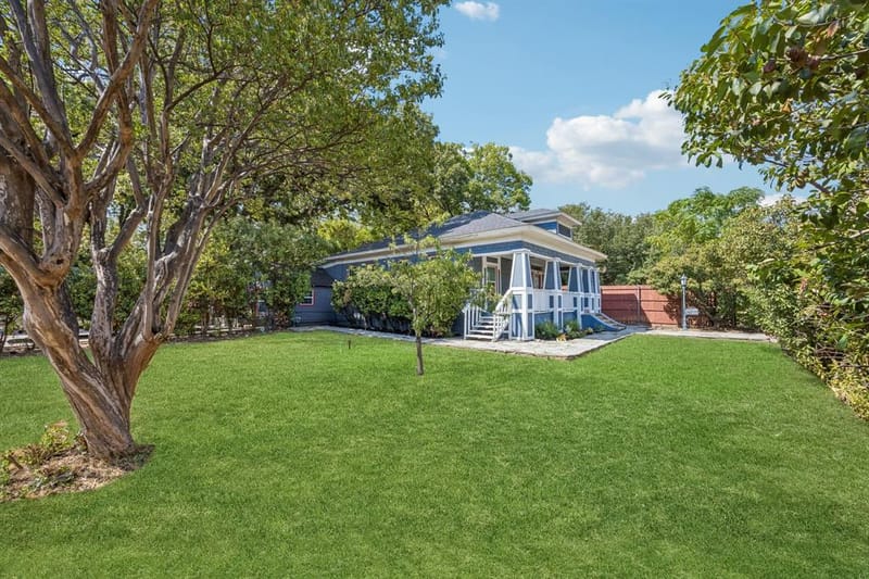 807 N Tyler Street, Dallas TX 75208 - Photo 2