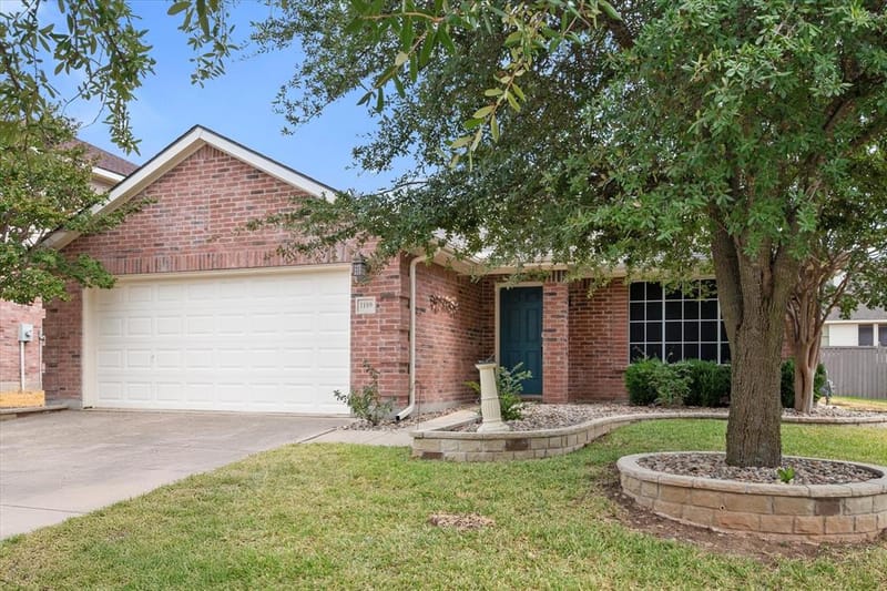 1109 Nighthawk Road, Fort Worth TX 76108