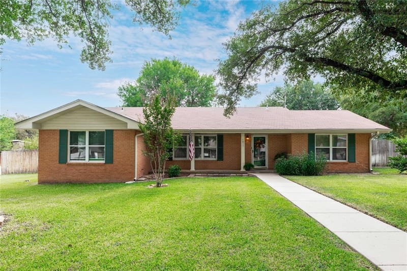 1611 16th Street, Brownwood TX 76801 - Photo 2