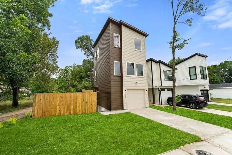 2428 Saint Clair Drive, Dallas TX 75215 - Photo 38