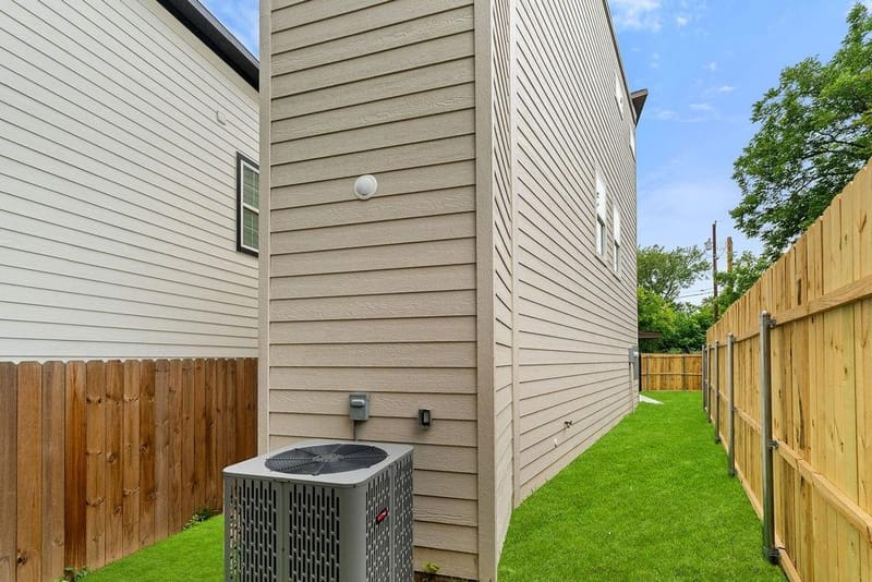2428 Saint Clair Drive, Dallas TX 75215 - Photo 37
