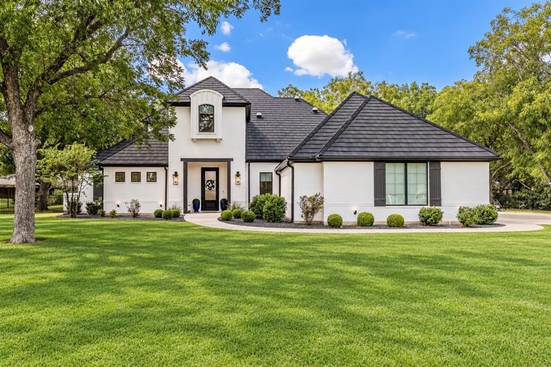 8017 W Landings Road, Granbury TX 76049 - Photo 2