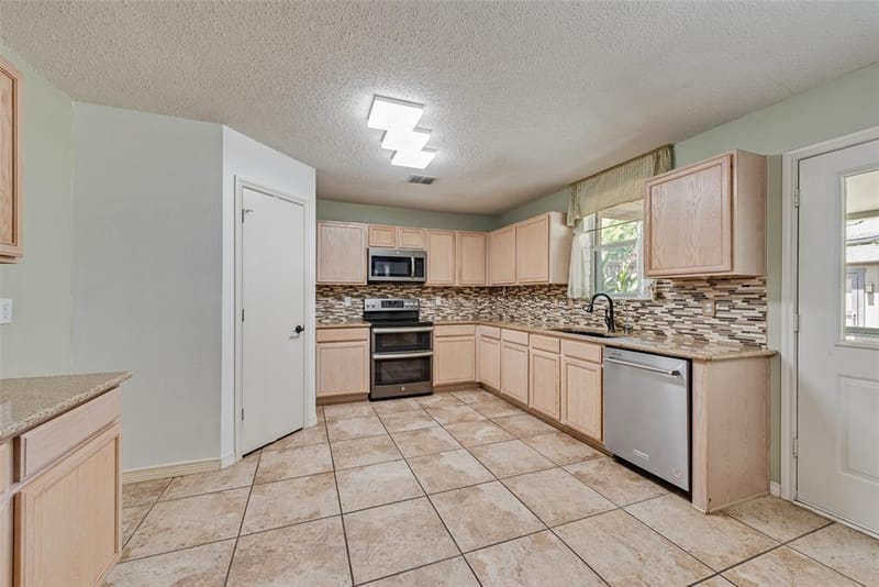 1629 Baxter Springs Drive, Fort Worth TX 76247 - Photo 7