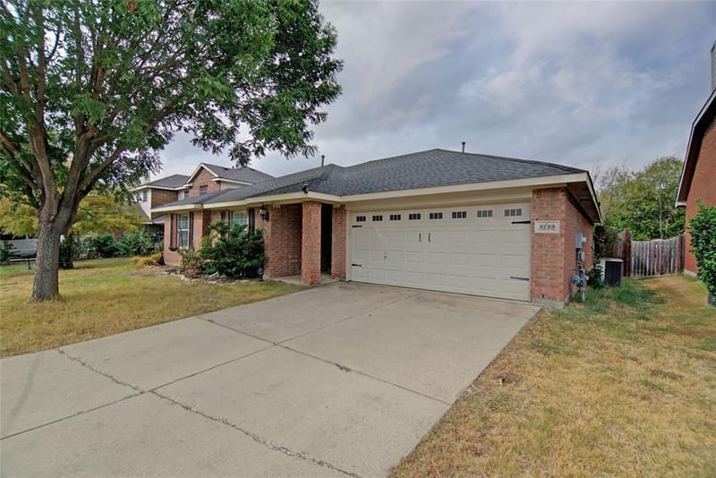 5725 Lionfish Way, Fort Worth TX 76131 - Photo 2