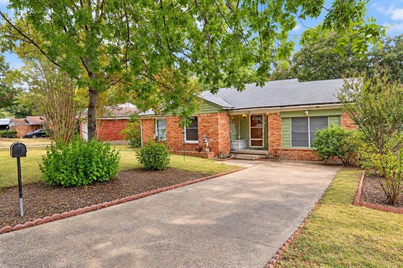 2138 Longwood Lane, Dallas TX 75228