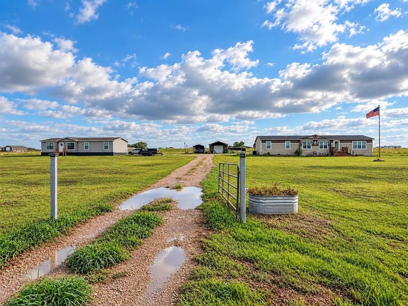 8832 N US Highway 69, Celeste TX 75423