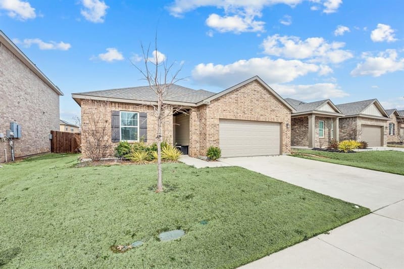 4724 Swan Neck Drive, Fort Worth TX 76179 - Photo 2