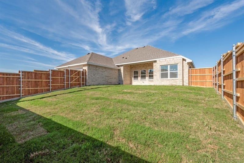 1524 North Carolina Avenue, Lancaster TX 75134 - Photo 10