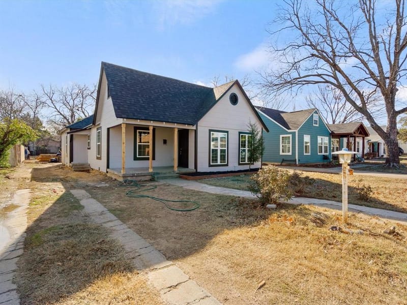 2736 Marigold Avenue, Fort Worth TX 76111 - Photo 2