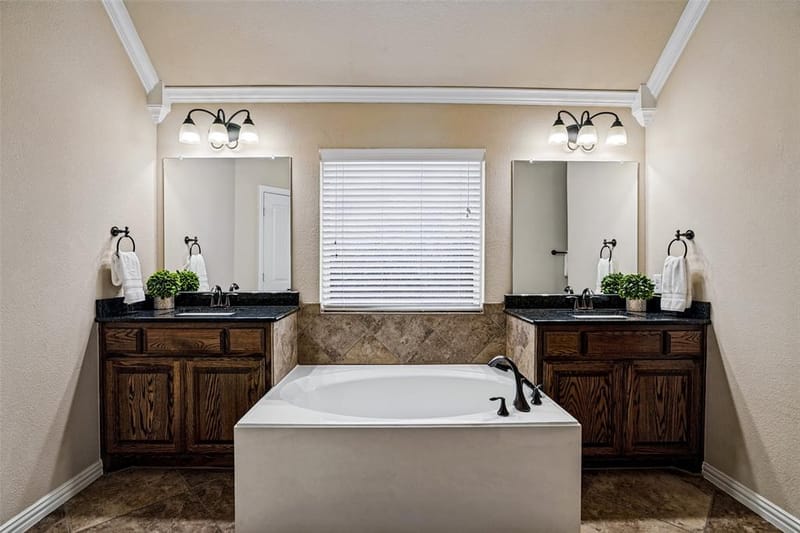 8303 Lake Valley Court, Rowlett TX 75089 - Photo 13