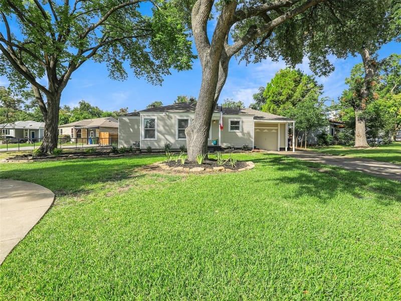 1502 Resistol Road, Garland TX 75042 - Photo 31
