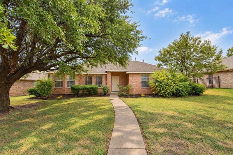 2040 Garden Crest Lane, Dallas TX 75232 - Photo 2