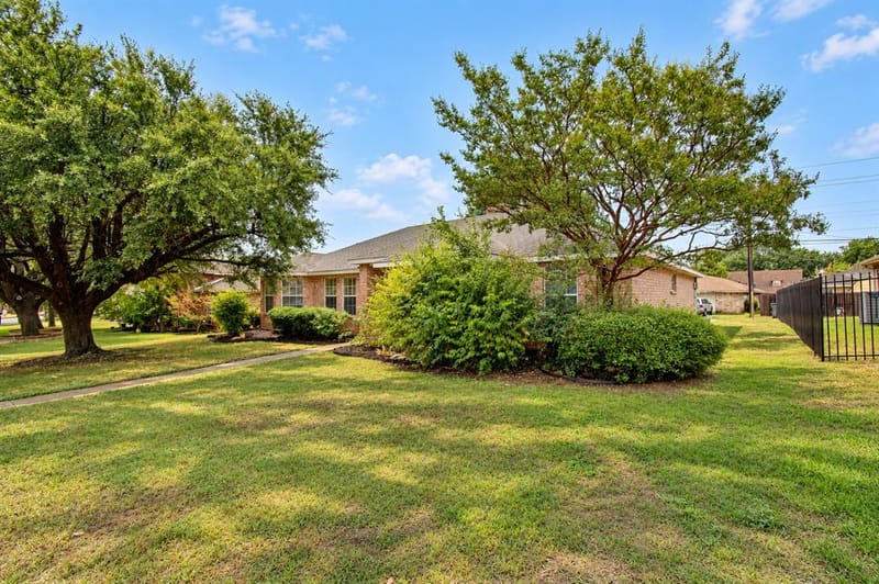 2040 Garden Crest Lane, Dallas TX 75232 - Photo 3