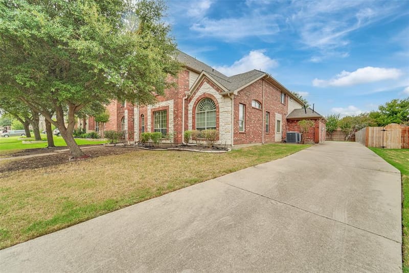 701 Walnut Bend Drive, Mansfield TX 76063 - Photo 2