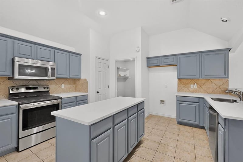 839 Evergreen Lane, Burleson TX 76028 - Photo 13