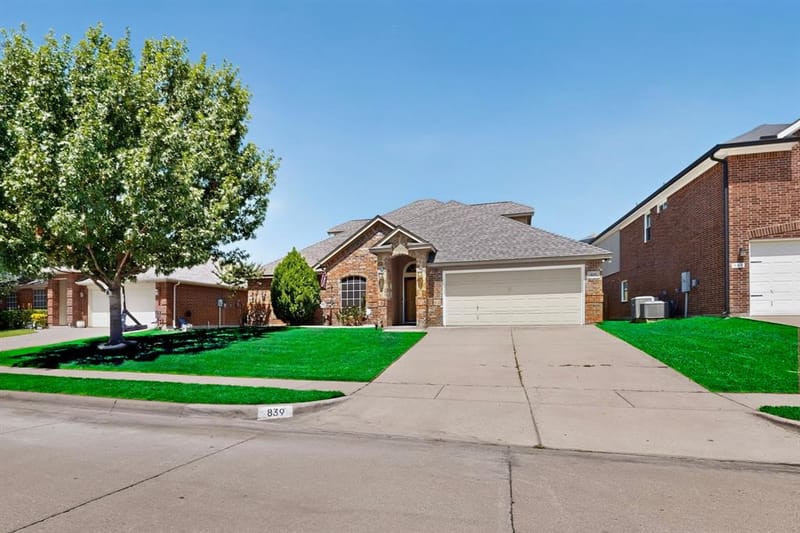839 Evergreen Lane, Burleson TX 76028 - Photo 4