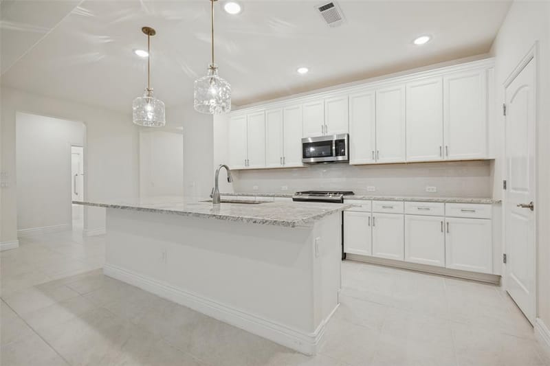 9621 Creekwood Drive, Denton TX 76207 - Photo 10