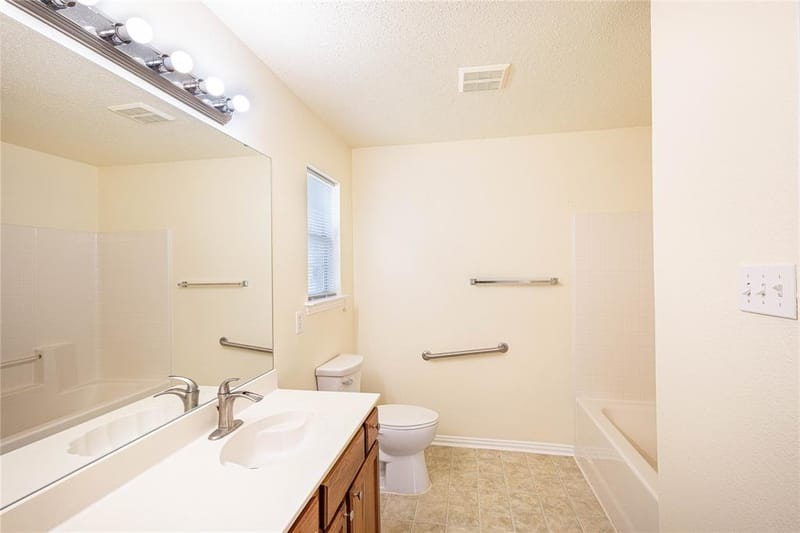 1304 W Mitchell Street, Arlington TX 76013 - Photo 13