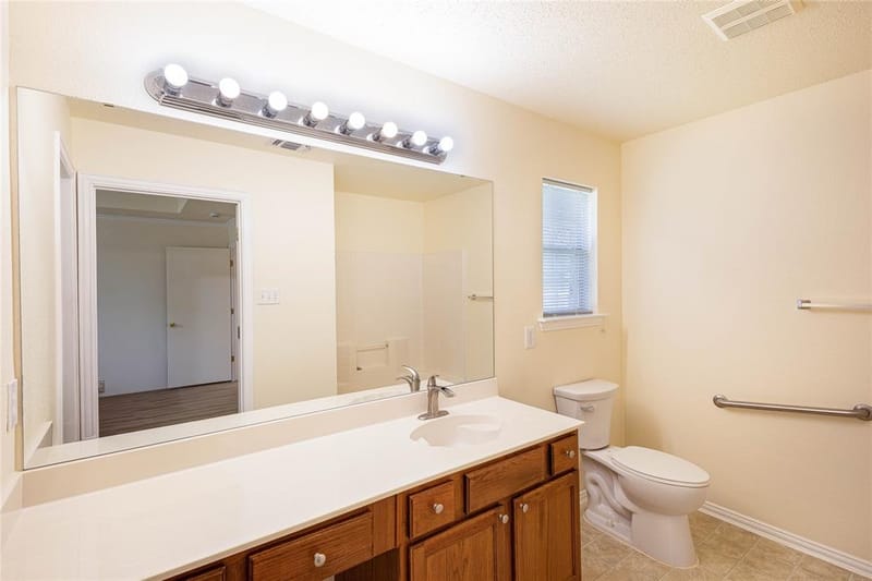 1304 W Mitchell Street, Arlington TX 76013 - Photo 12