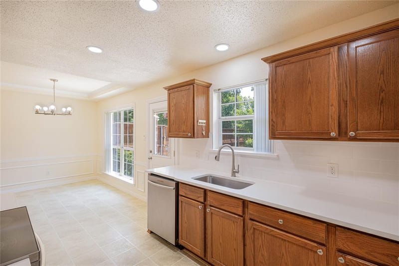 1304 W Mitchell Street, Arlington TX 76013 - Photo 9
